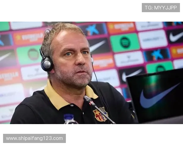 西媒：弗里克每天都给球员打电话；提前3、4个小时去训练基地